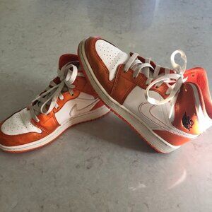 Nike Air Jordan 1 Mid SE Sunset Electro Orange Youth 6